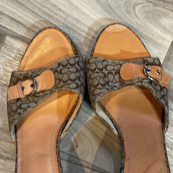 Coach Signature Tan Logo Sandal size 7.5 Made in Italy - Picture 5 of 10